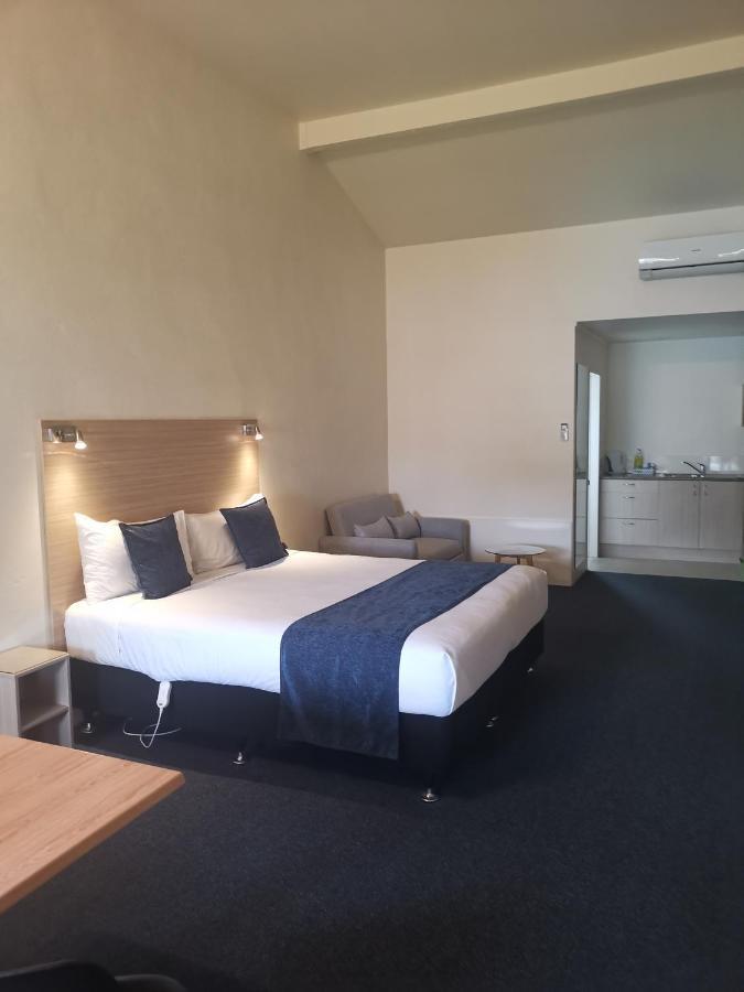 Captains Quarters Motor Inn Cambridge Exteriör bild