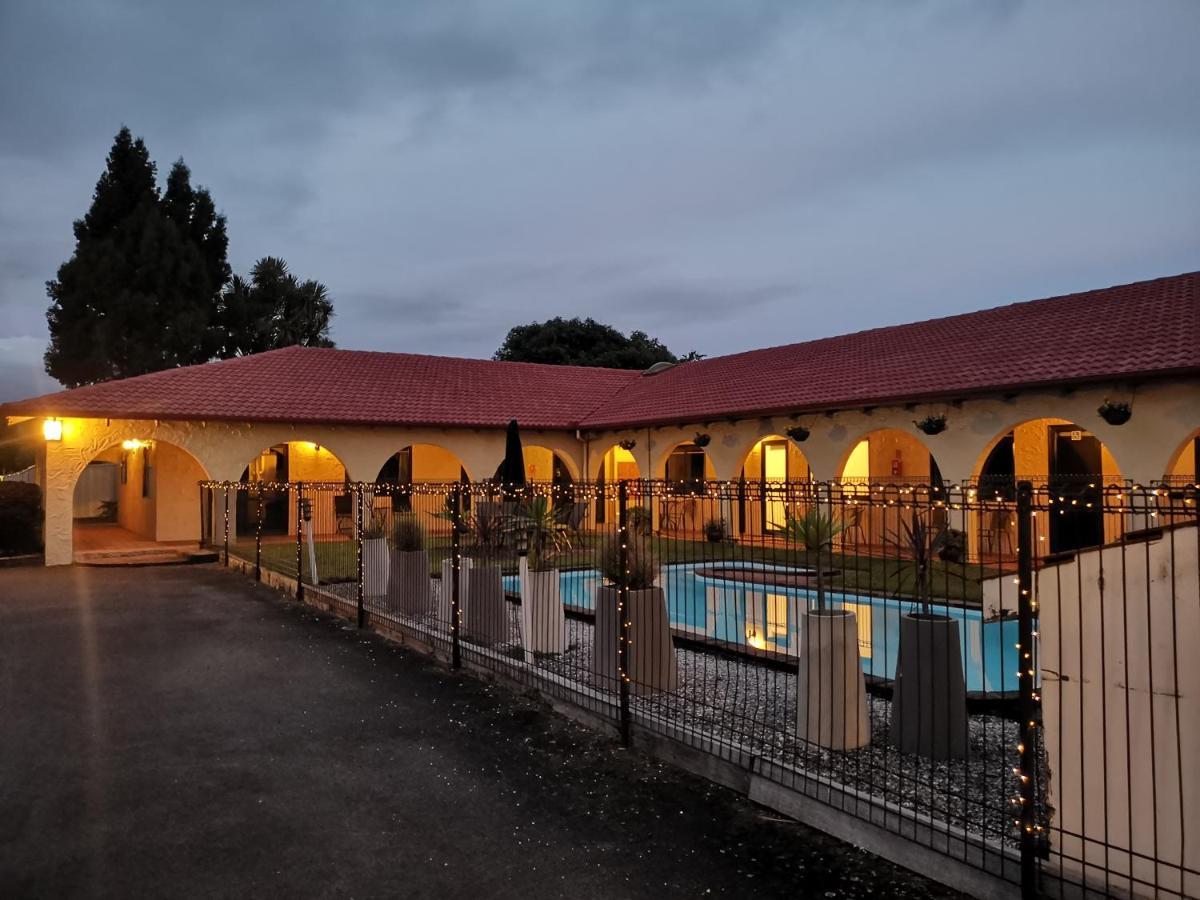 Captains Quarters Motor Inn Cambridge Exteriör bild
