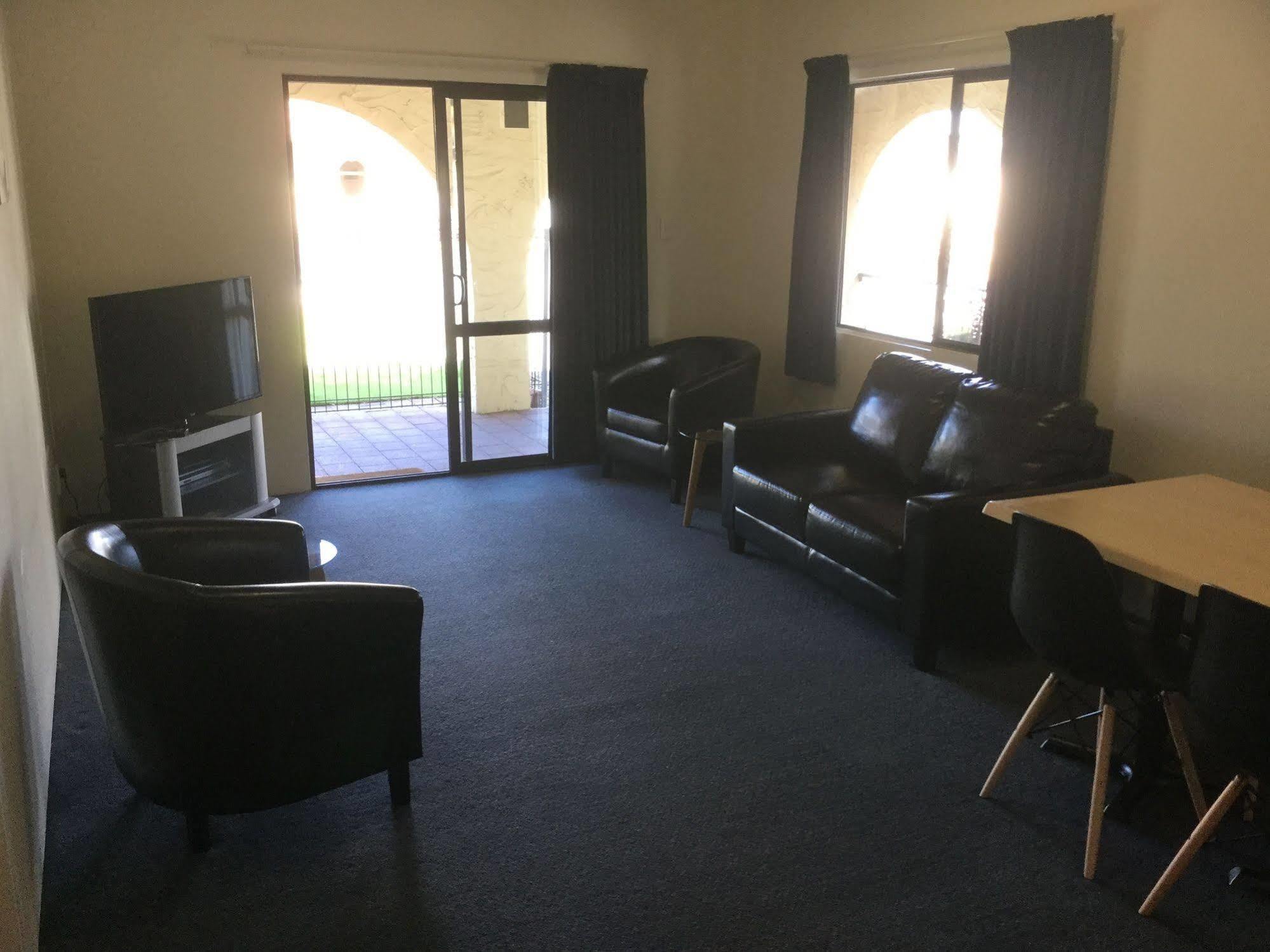 Captains Quarters Motor Inn Cambridge Exteriör bild
